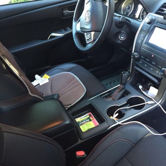 Red 2016 Toyota Camry SE Model - Picture 2 of 7